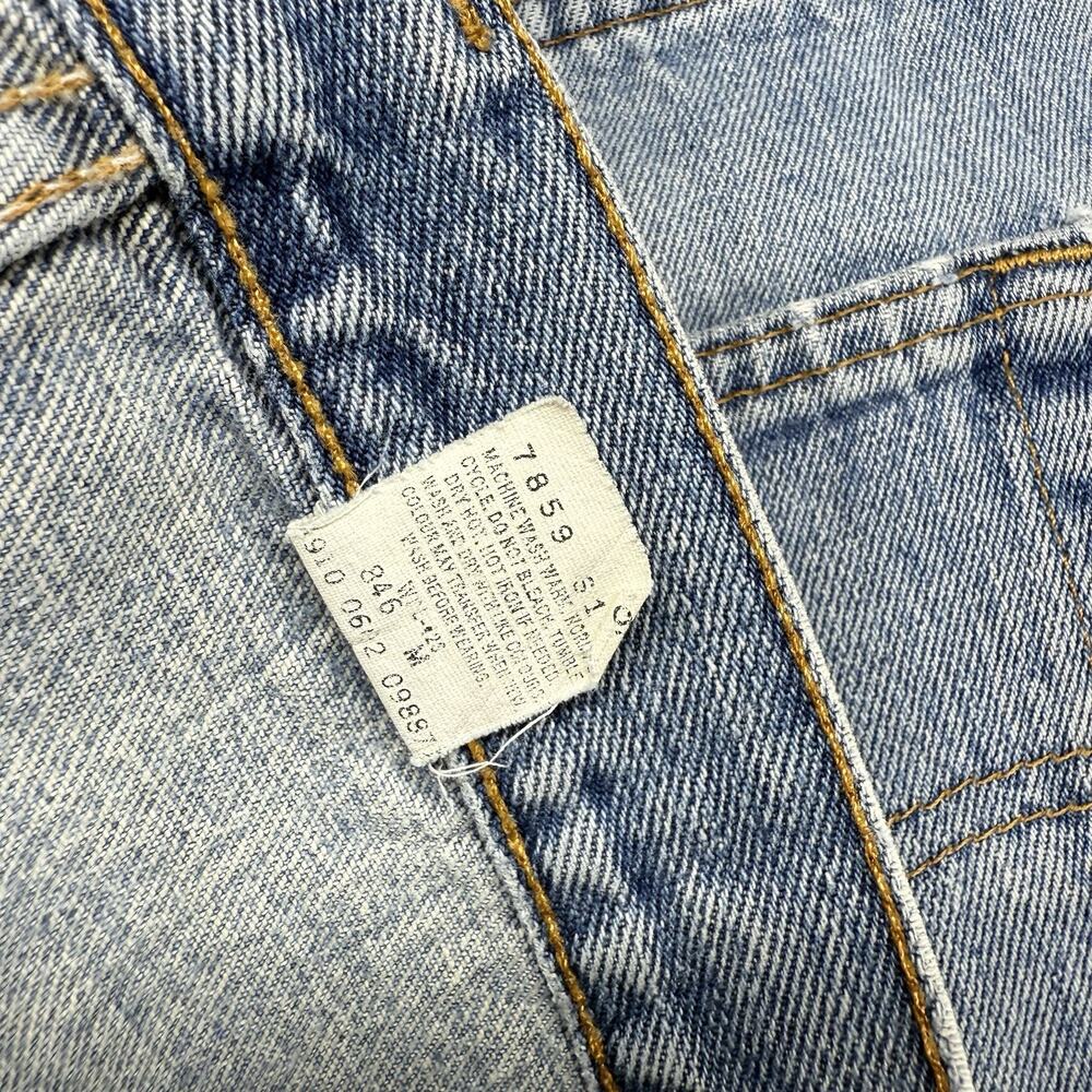 Vintage Levis Jeans Fits 36x36 Blue 550 Relaxed Canada Made 2000s Y2K Red Tab - Picture 13 of 16